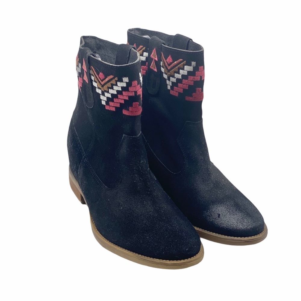 HOWSTY NWT Black Leather Embroidered Western Boots